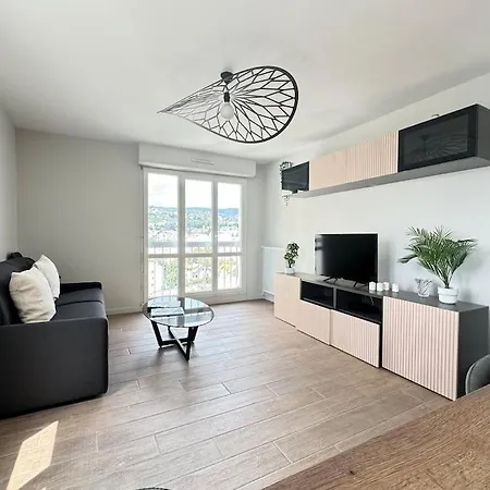 Jolie F3 Berthelot , Equipe - Wi-fi , Cl-fd Berthelot 10eme Apartment *