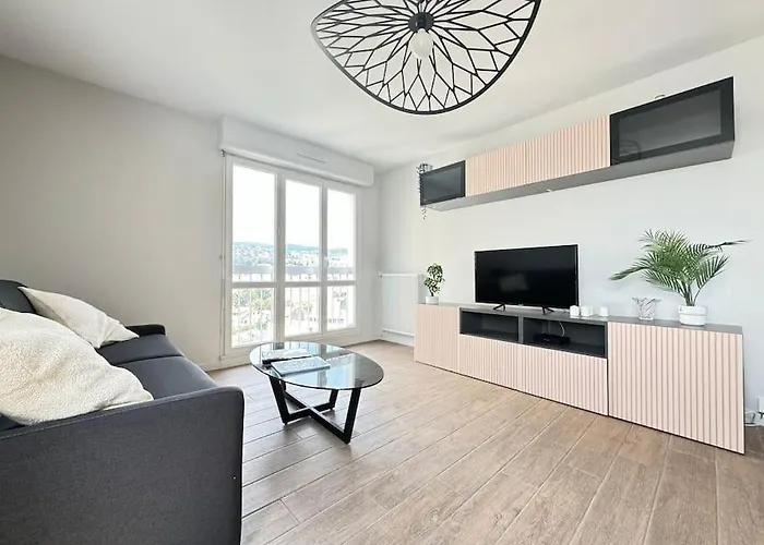 Jolie F3 Berthelot , Equipe - Wi-fi , Cl-fd Berthelot 10eme Apartmán